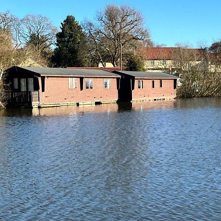 Hickling Broads Lodge Houseboat Stalham Eksteriør billede
