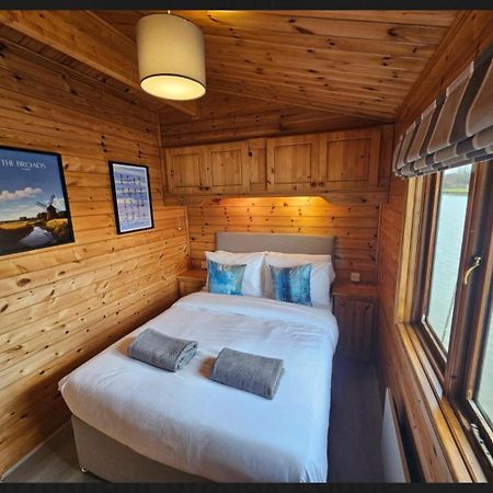Hickling Broads Lodge Houseboat Stalham Eksteriør billede