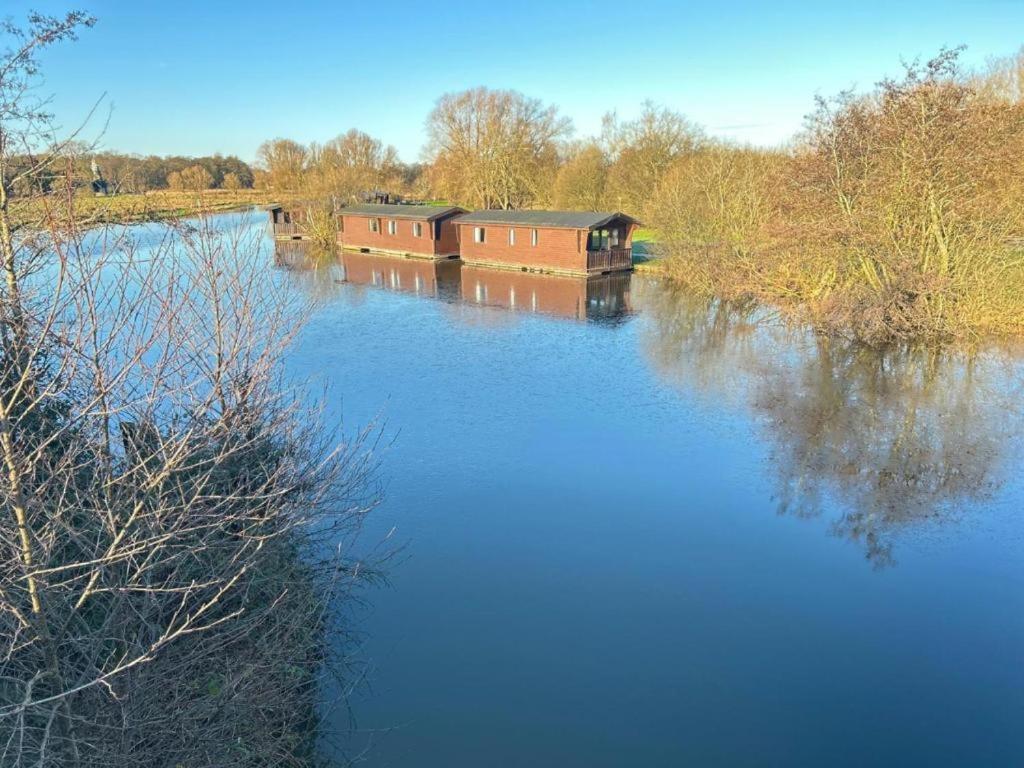 Hickling Broads Lodge Houseboat Stalham Eksteriør billede
