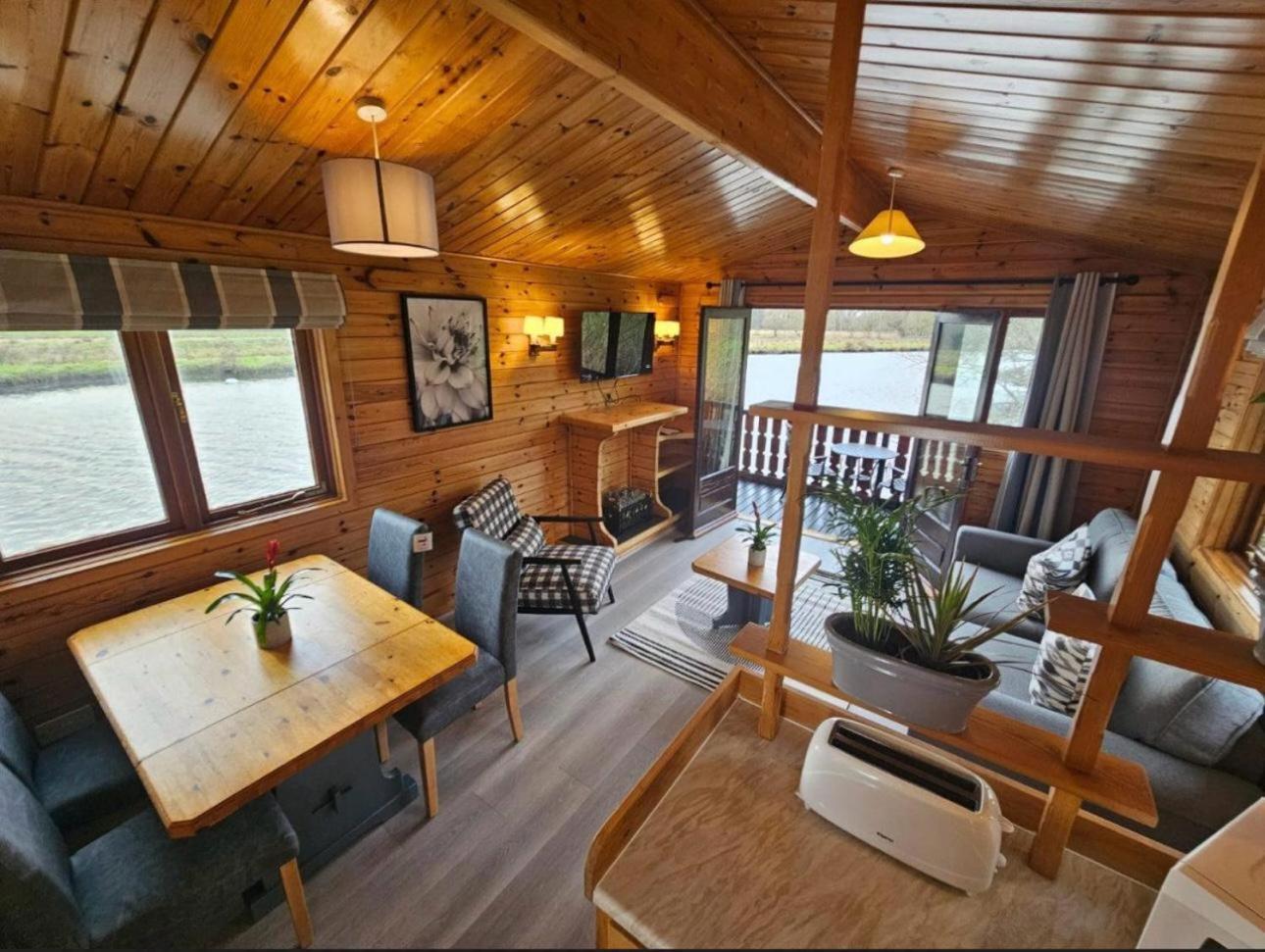 Hickling Broads Lodge Houseboat Stalham Eksteriør billede